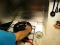 wypalanie / patynowanie / sezonowanie nowego chi?skiego woka ze stali w?glowej.
http://balcer.wordpress.com
/2007/09/28/nowy-wok-w-rodzinie/