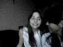 Dita irritando a Maay