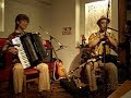 music→『Rastaman Reel』「納涼奏音祭」おかげ様ﾌﾞﾗｻﾞｰｽﾞのSax奏者でｲｰﾘｱﾝ･ﾊﾟｲﾌﾟ(ｱｲﾘｯｼｭ･ﾊﾞｸﾞﾊﾟｲﾌﾟ)やﾃｨﾝ･ｳｨｯｽﾙ, Saxなどの管楽器を担当する金子鉄心。ﾌﾚｲﾚﾌｼﾞｬﾝﾎﾞﾘｰ･玩具利音でもｱｺｰﾃﾞｨｵﾝを担当し、様々なｼﾞｬﾝﾙのﾐｭｰｼﾞｼｬﾝのﾚｺｰﾃﾞｨﾝｸﾞやﾗｲﾌﾞのｻﾎﾟｰﾄをつ とめる藤沢祥衣。以上２人からなる鞴家による南船場にある「晴山亭」での納涼奏音祭。