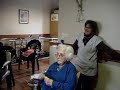 NIÑOS QUE CANTA A LOS ABUELOS