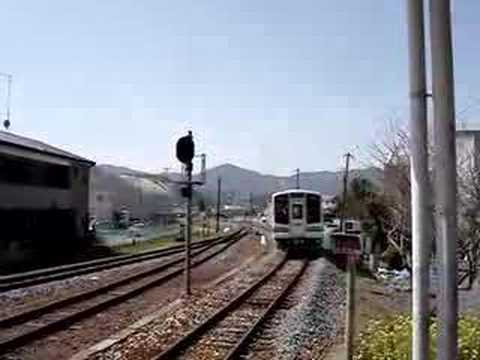 天竜浜名湖鉄道三ケ日駅に到着する電車