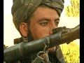 fin 2003, dans le sud de l'afghanistan, pres de la frontiere pakistanaise, des soldats francais du commandement des operations speciales (cos) reperent un petit groupe de combattants ennemis. et parmi eux, oussama ben laden. l'homme le plus recherche de la planete est a moins de 400 metres. il ne se doute de rien, c'est la nuit, le commando tricolore est enterre. un soldat tient le geant saoudien (il mesure plus d'1,90 metre) dans son viseur. 