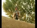 fin 2003, dans le sud de l'afghanistan, pres de la frontiere pakistanaise, des soldats francais du commandement des operations speciales (cos) reperent un petit groupe de combattants ennemis. et parmi eux, oussama ben laden. l'homme le plus recherche de la planete est a moins de 400 metres. il ne se doute de rien, c'est la nuit, le commando tricolore est enterre. un soldat tient le geant saoudien (il mesure plus d'1,90 metre) dans son viseur. 