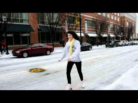 Patinando sobre hielo en las calles de Atlanta