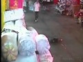 L'indifférence des chinois face à une petite fille écrasée