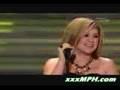 Kelly Clarkson surprisingly kissed by her fan during the gig Kelly Clarkson surprisingly kissed by her fan during the gig
