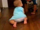 Edna crawls .... to eat!!!!...