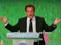 paroles :
pour le bien, l'harmonie du pays
okay, okay,
je n'vous raconte que des conneries
okay, okay,
apprenez qu'la solution
n'est pas la r�volution
mais la rupture mes jolis
sauf pour les plus nantis.
ma politique est bien sympathique
faite de promesses et d'pol�miques.
je dis qu'vous etes tous des feignasses
aux usa,
y'a que moi qu'en a dans la calebasse,
c'est �a, c'est ca,
je veux devenir le guide
mais je suis surtout perfide
ne pense jamais ce que j' dis
mais c'est bien mieux ainsi.

j'ai une tr�s haute estime de moi, je, moi
pour croire que vous goberez vraiment tout �a.


tout, tout, tout,
j'suis pr�t � tout, moi, sarkozy.
mettre le feu
dans les banlieues
d'un coup d'karcher
fallait le faire.
donner l'espoir
qu'avec moins d'noirs
et de robeus
tout ira mieux.
tout, tout, tout, tout, 
je vous ferai tout, moi, sarkozy.


de sangatte en passant par cachan
okay okay
je sautille partout en souriant
okay okay
mais j'attaque la presse pipole
qui n'a vraiment pas de bol 
� croire que les objectifs
me collent au calcif.


footing, bateau et puis courses hippiques
tout est bon pour etre sympathique.

des hauts-de-seine jusqu'� roissy,
� pied, � pied,
je me d�m�ne, me multiplie,
c'est mon m�tier,
mais pour donner autant d' pains
du haut de mes un m�tre vingt
j'dois me prendre pour cassius clay
m�me si c'est compliqu�.

faites-moi confiance, c'est un boulot fait pour moi,
la pr�sidence, c'est mon am�rique � moi .


tout, tout, tout,
j'ai des atouts, moi, sarkozy

fermer les portes
� des cohortes
de sans papiers
c'est un tel pied
et puis demain, 
tout ira bien
quand le pays
sera blanchi.
tout, tout, tout, tout,
j'veux des toutous, moi, sarkozy.

etre maire et faire des charters,
okay okay
il n'y a rien que je n'puisse  faire,
okay okay
le beurre, le cul, la cr�mi�re,
le saint-esprit,  dieu le p�re,
lang, mam�re, et santini
n'�galent pas ma modestie.

mais non, je ne suis pas du tout m�galo
je suis tout petit mais j'ai un gros �go.

je porte beau le  costume smalto
okay okay
je suis d�mago
juste c'qu'il faut
okay okay
pour m'attirer le bourgeois
je vais faire feu de tous  bois
faut dire qu'avec c�cilia,
les cornes, je connais �a.

car malgr� mes promesses idylliques
je vous pr�pare une france chaotique.

tout, tout, tout, j'ai des atouts, moi, sarkozy.
pr�cher le faux pour dire le vrai,
c'est tous les jours mon cabaret
br�ler les planches tous les dimanches
et ne dire que ce qui m'arrange.
tout, tout, tout, tout,
moi, sarkozy, j'suis pr�t � tout.