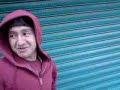 es un cuate que parese pejelagarto y se pone una gorra y parese mosca afeminada