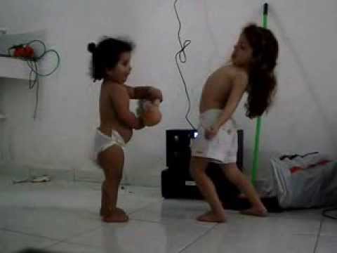 Rafaella e Gabriela Dançando funk e Arrocha 