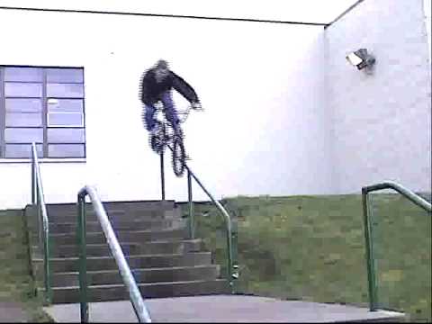 BMX BIKES TRICKS STUNTS CRASHES