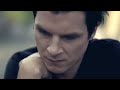 �clip by zornik, 2008.
http://myspace.com/zorniktheband

join the official forum of zornik:
http://zornik.com/phpbb2
for registration: send me a message on my youtube profile! (: 

videoclip of 4.000.000 minutes, new single of zornik. 

to all the listeners:
please support zornik:
new album 4.000.000 minutes in stores 14/11/2008!

official lyrics:
_________________

one second in time can seem eternal in life when you dwell on it
and then you reach the mirror and start asking yourself is this what it is?
don't be the one who breaks be the one who looks ahead and just go for...
and the world is yours..

and tell me, tell me it's not over
tell me that there's more then, more then meets my eye
oh just tell me 4 million minutes, isn't all that i am
i am more than time

i sat down for a while, watched the people passing by, then i understood
it's not what happened but what still lays ahead is what makes us bleed
be the one who shines ,be the one who conquers life and just run for
and the world is yours

and tell me, tell me it's not over
tell me that there is more then, more then meets my eye
oh just tell me 4 million minutes, isn't all that i am
i am more than time
and the world is yours
and i'm more than time

one second in time can seem eternal in life when you dwell on it
and then you reach the mirror and start asking yourself is this what it is?
and tell me 4 million minutes isn't all that i am, i am more than time
i'll only know when i run to the start 

tnx to koen! ;)


[to the owners of this clip: let me know if you think this upload violates  copyright.]

zalige groep, weeral superzalig nummer en geweldige clip! ^^