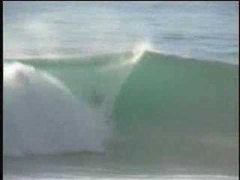 Pipeline surf spot