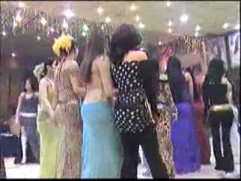 فتيات عربيات - mujra of hot erotic Arabic girls. nice belly dance with great effort.