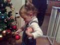 videos de Taya helps to decorate the christmas tree 2008