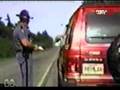 Asombroso conductor super furioso con le guardia de transito