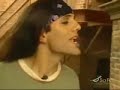 Criss Angel saca una moneda por su brazo