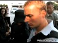 la spice girl, icono de la moda, ser� la portavoz de la nueva l�nea de ropa interior de la marca armani. fue aclamada en el aeropuerto de los �ngeles.