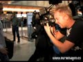 la spice girl, icono de la moda, ser� la portavoz de la nueva l�nea de ropa interior de la marca armani. fue aclamada en el aeropuerto de los �ngeles.