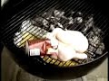 Kip met blikkie in zijn kont op de barbecue Kip met blikkie in zijn kont op de barbecue