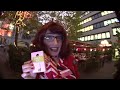 Berlins schlauste Reiseleiterin Jutta auf Besserwissertour im Comedybus