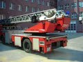 Dojazd GBA 2/24, SD-30 i SLRmed do symulowanego pożaru mieszkania oraz początek działań ratowniczych podczas Dni Otwartych SGSP 2007.