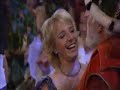 andre rieu - walzermedley 2007 

1. the veleta by arthur morris 

2. tulpen aus amsterdam (komponiert und gedichtet von ernst bader )
wenn der fr�hling kommt, dann schick' ich dir tulpen aus amsterdam. 
wenn der fr�hling kommt, dann pfl�ck' ich dir tulpen aus amsterdam. 
wenn ich wiederkomm', dann bring' ich dir tulpen aus amsterdam: 
tausend rote, tausend gelbe, alle w�nschen dir dasselbe. 
was mein mund nicht sagen kann, sagen tulpen aus amsterdam. 

antje, ich hab' dich so gerne, sagte zum meisje der jan. 
morgen mu� ich in die ferne, antje, was machen wir dann? 
und an der uralten m�hle k�ssten sich z�rtlich die zwei: 
ich hab' dich so lieb, und du hast mich so lieb, 
ach antje, ich bleibe dir treu! 

wenn der fr�hling kommt, dann schick' ich dir tulpen aus amsterdam. 
wenn der fr�hling kommt, dann pfl�ck' ich dir tulpen aus amsterdam. 
wenn ich wiederkomm', dann bring' ich dir tulpen aus amsterdam: 
tausend rote, tausend gelbe, alle w�nschen dir dasselbe. 
was mein mund nicht sagen kann, sagen tulpen aus amsterdam, 
sagen tulpen aus amsterdam.

3. holzschuhtanz / klompendans / wooden clog dance von albert lortzing aus 'zar und zimmermann'

4. schneewalzer (komponiert von thomas koschat, text herbert roth)
wenn im fr�hling blumen bl�h``n,
und die b�ume werden gr�n,
wenn die drossel singt im wald
und des j�gers horn erschallt.
wenn die sommersonne gl�ht,
und im feld der mohn erbl�ht,
wandern wir durch wald und feld,
ach wie sch�n ist doch diese welt.

den schnee-, schnee-,schnee-, schneewalzer
tanzen wir,du mit mir,ich mit dir.
den schnee-,schnee-,schnee-,schneewalzer tanzen wir,
und seit dieser zeit, da geh�re ich immer dir.:|

wenn das herbstlaub langsam f�llt,
und der winter einzug h�lt.
kommt f�r uns die sch�nste zeit.
ja, so ist es auch noch heut�.
denn der winter damals war,
f�r uns zwei so wunderbar.
ja, du wei�t, es ist kein scherz,
denn der schneewalzer brach dein herz.