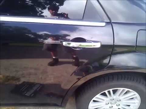 how to open gas tank on chrysler 300