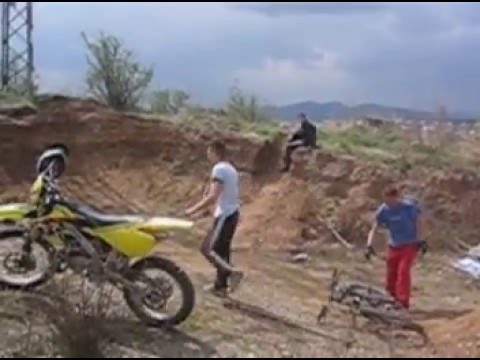 BMX BIKES TRICKS STUNTS CRASHES