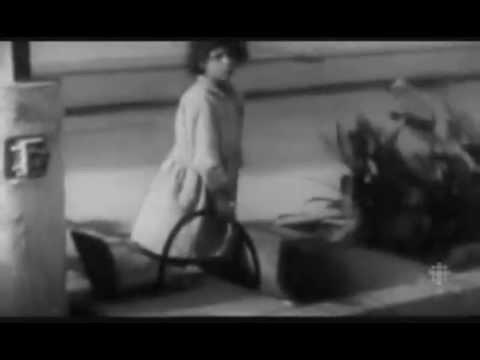 khalid33333 - لقطات نادره للحظات نسف تمثال ديليسبس من على قاعدته 1956.