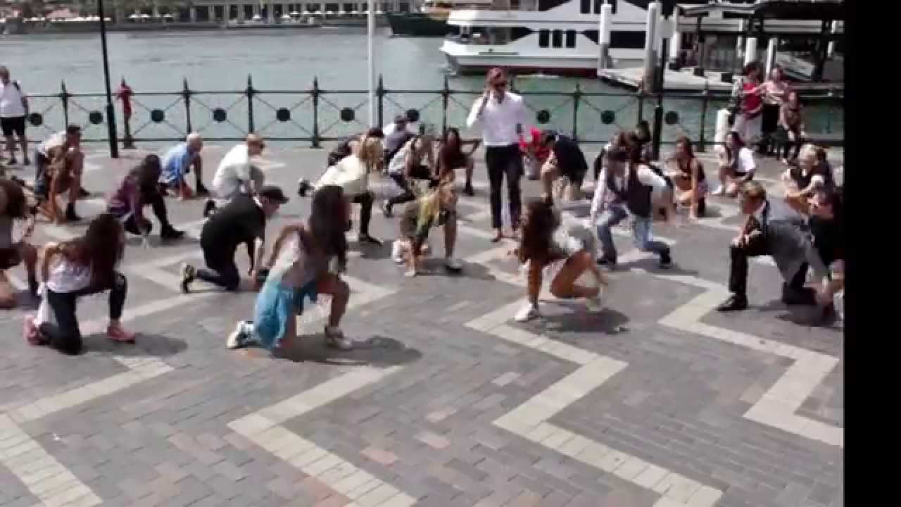 Crazy Uptown Funk Flashmob in Sydney for .sydney domains campaign