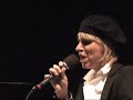 Romana Krajnčan je na novem albumu Vonj po ljubezni  k sodelovanju povabila izjemne pesnike, glasbenike in komponiste. Besedila za šansone so napisali: Feri Lainšček, Boris A. Novak, Kajetan Kovič, Andrej Rozman Roza, Desa Muck, Ksenija Šoster Olmer in Jera Ivanc. Muziko je ustvarila ekipa glasbenikov: Lojze Krajnčan, Kristijan Krajnčan, Kaja Draksler in Janez Dovč. Pesmi in muziko pa je aranžiral in celostno odel Lojze Krajnčan. Tako pesmi kot glasba na plošči so »bio«, brez sintetičnih zvokov, brez trendovskih emulgatorjev, brez škropiva in nepotrebnega blišča. Zadeva je povsem naravna. Glasbo za deset avtorskih pesmi so interpretirali:  Jaka Pucihar (klavir), Kaja Draksler (klavir), Janez Dovč (harmonika), Primož Grašič (kitara), Saša Olenjuk (violina), Jure Pukl (saksofon), Aleš Avbelj (bas), Kristijan Krajnčan  (bobni) in godalni kvartet Ethnodelia. Katja Lenart