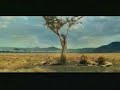 Un antilope escapando de leones