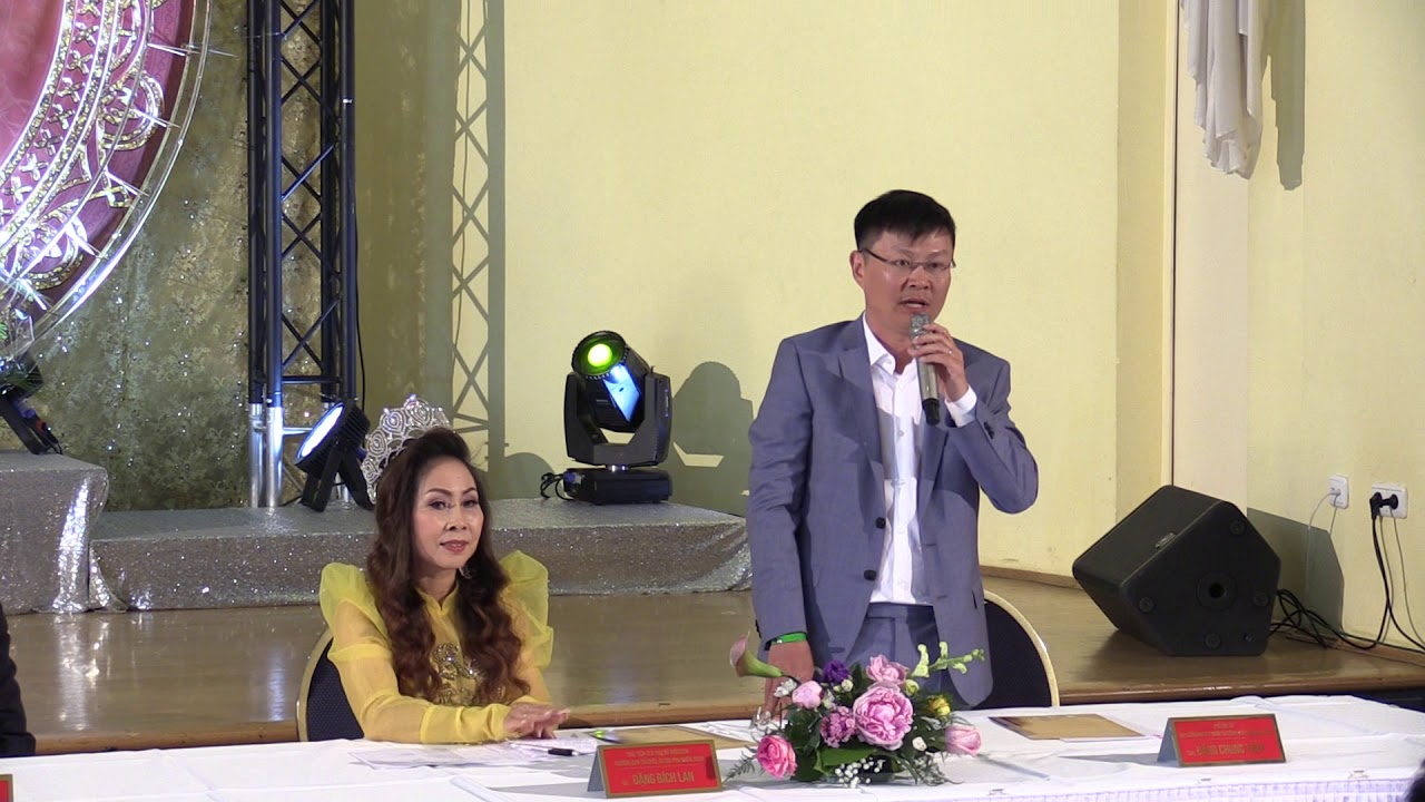 ÔNG ĐẶNG CHUNG THỦY, PHÓ ĐẠI SỨ PHÁT BIỂU TẠI CUỘC HỌP BÁO "ÁO DÀI PHU NHÂN CHÂU ÂU"