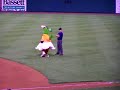 Philly Phanatic seduces Umpire