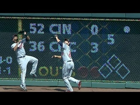 Video: Hicks makes great catch on Moustakas' hit