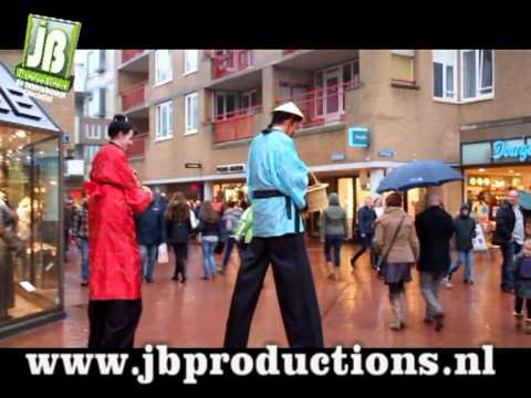 Video van 2 Steltlopers - Chinees | Attractiepret.nl