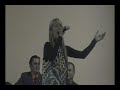Lucynha Cintra cantando \"PAI\"