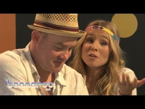 Kristen Bell & David Koechner Sing a Song About Friendship | Bonnaroo365