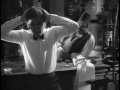 Bekijk muziek clip van Chicago met Along Comes a Woman