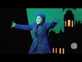 Includes proshots and an interview with the new Wicked tour star, Donna Vivino.