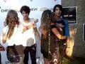 Savannah and Kendra meeting the Jonas Brothers.