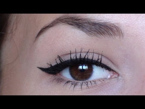 Liner - DEROULE LA BARRE POUR PLUS D'INFOS ⇩⇩⇩ ♡ Produits utilisés : Yeux : - Base Nars - Fard Brule - Mac - Gel liner - Essence - Crayon waterproof 2b Cosmetics...