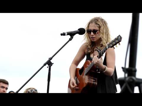 Trish Badger - http://www.tobylightman.com http://www.trishbadgerphotovideo.com Toby Lightman performing