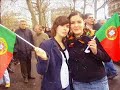 Venus de toute la région parisienne mais aussi de Lille, Toulouse, Orléans ou de Tours, les Portugais de France ont manifesté dimanche 18 Mars 2007 à Paris de la République à la Bastille. Environ 5000 personnes selon les organisateurs et avec l'appui d'élus français et de groupes folkloriques, ils manifestaient contre la fermeture des consulats de Nogent, Versailles, Tours et Orléans prévue prochainement par le Gouvernement Portugais.Des pétitions circulent actuellement pour faire reculer l'Etat portugais sur sa décision et seront remises à Lisbonne à la fin du mois de mars 2007.