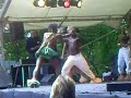 dansvoorstelling van ivoriaanse groep tijdens het afrikafestival in Hertme