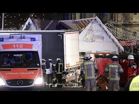 Berlin: LKW rast in Berliner Weihnachtsmarkt - neun T ...