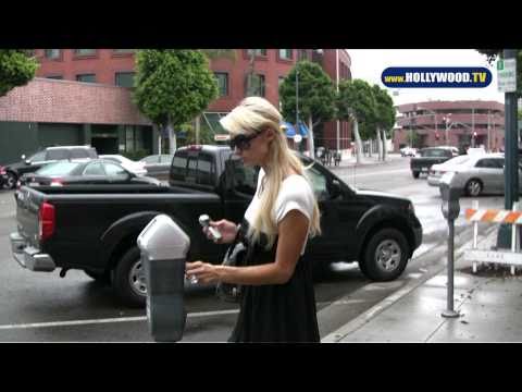 Watch 'EXCLUSIVE: Paris Hilton running daily errands'