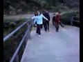 saltando a pata coja