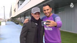 Alejandro Sanz visita la Ciudad Real Madrid